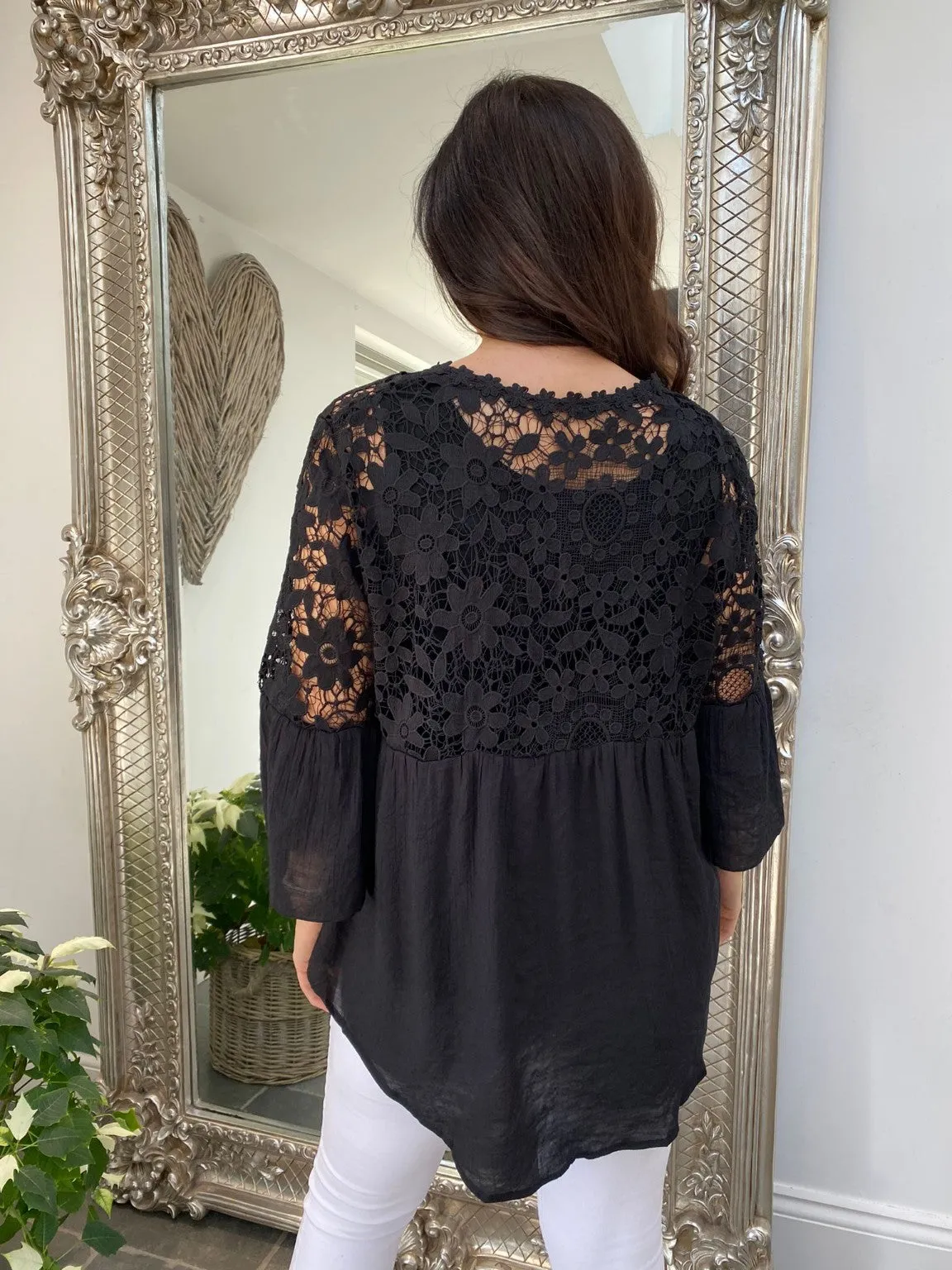 Flower Crochet Blouse Isla