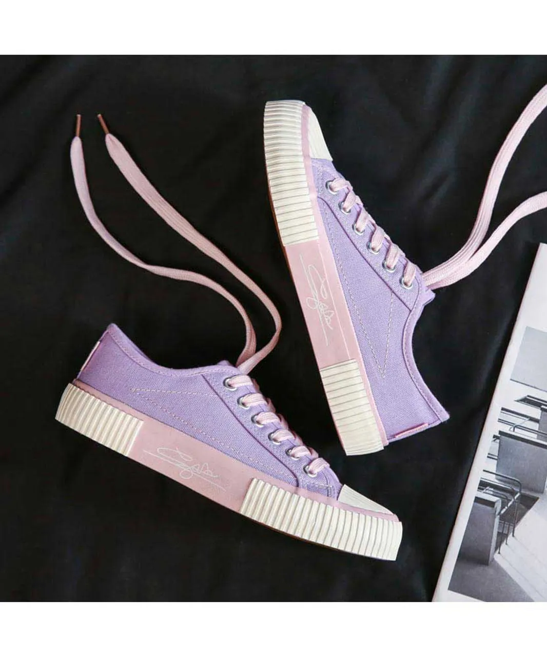 Purple signature print lace up canvas shoe sneaker