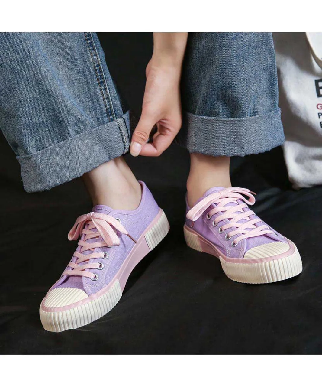 Purple signature print lace up canvas shoe sneaker