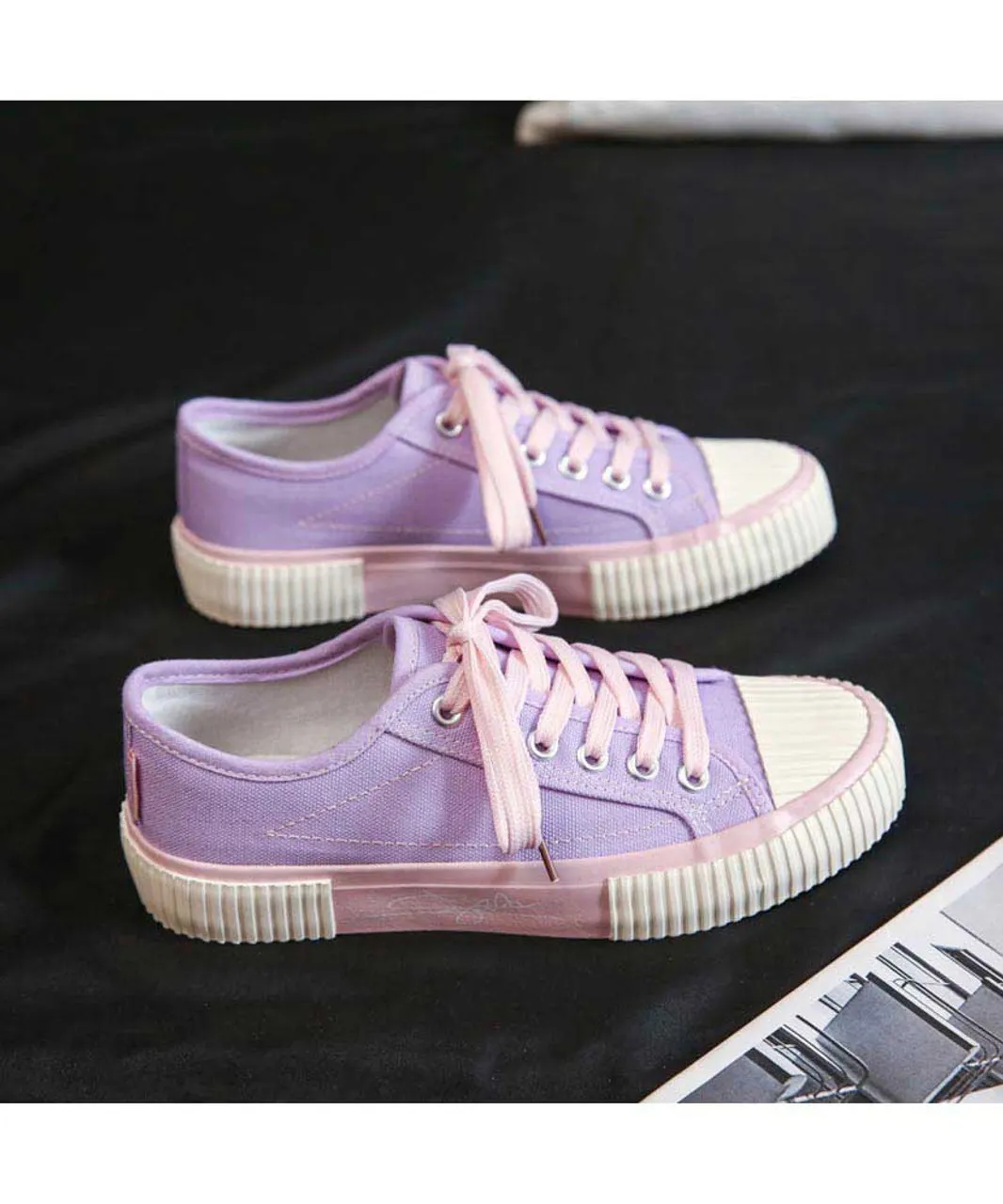 Purple signature print lace up canvas shoe sneaker