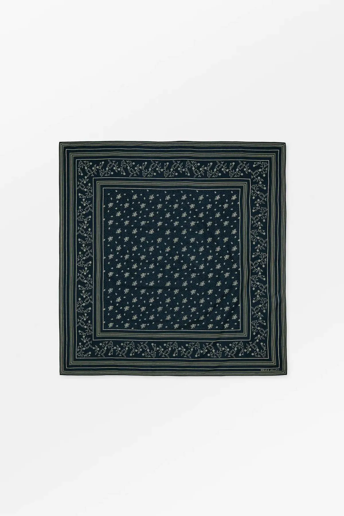 SKALL CLASSIC SCARF - black