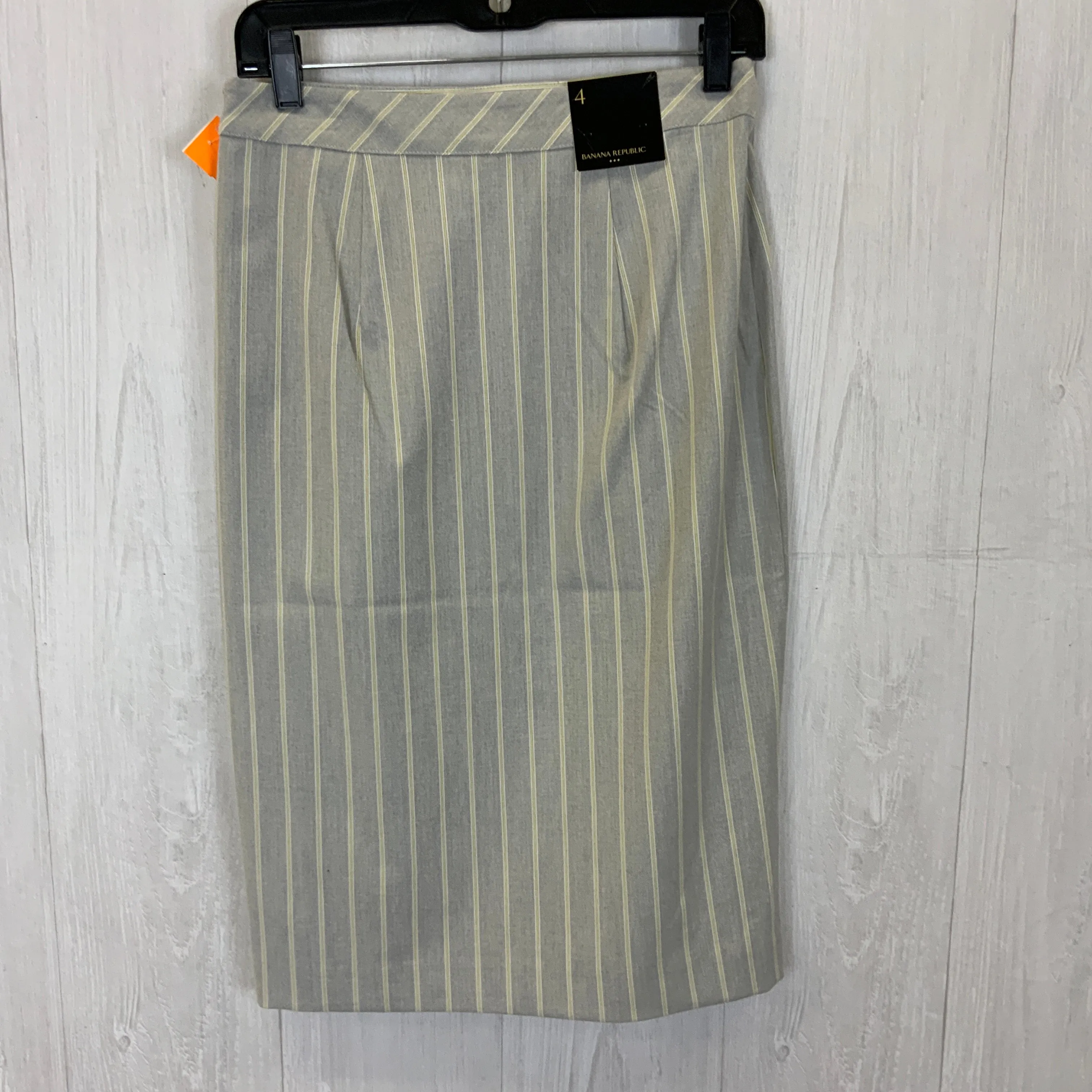 Skirt Midi By Banana Republic O  Size: 4