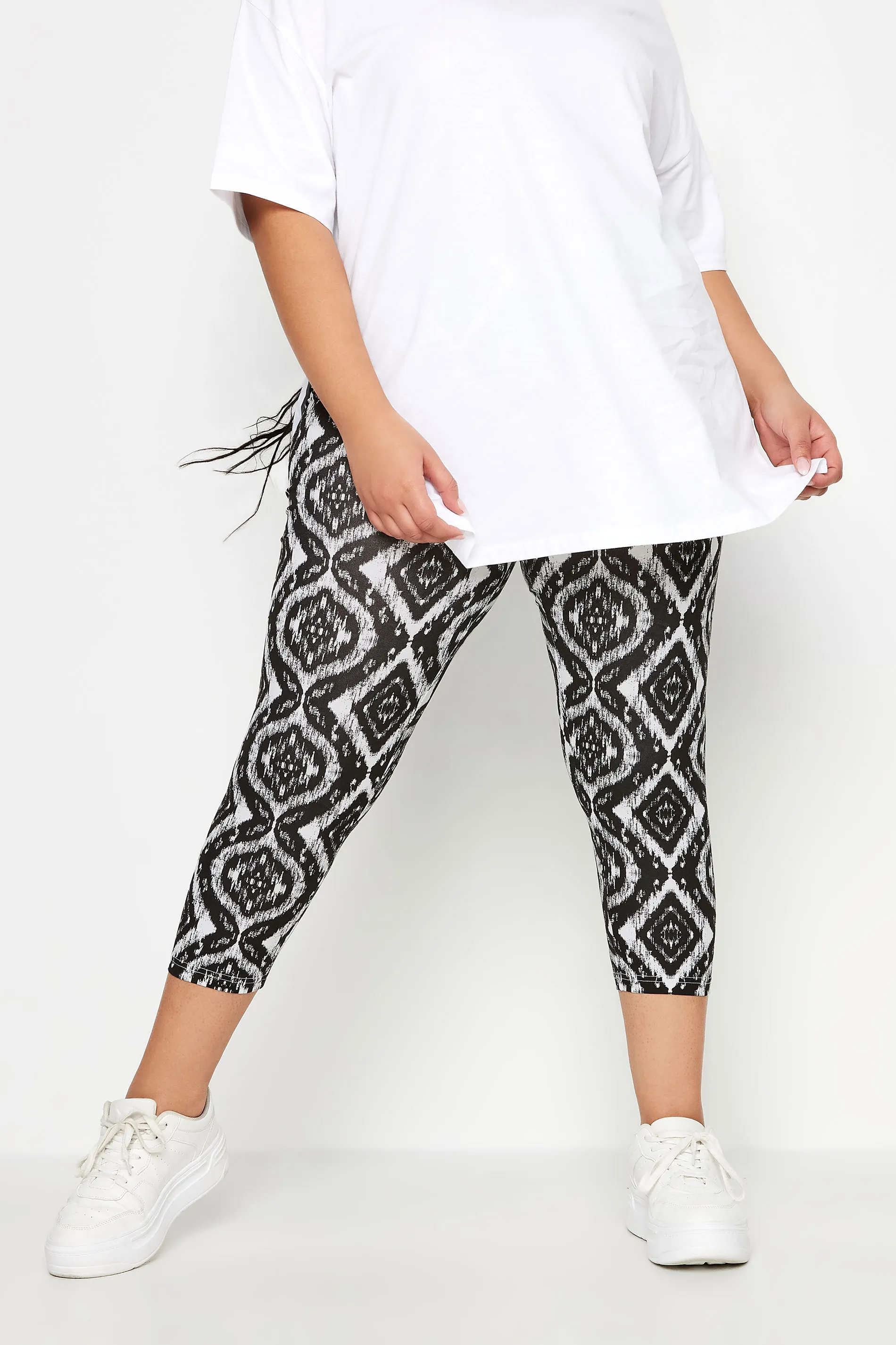 YOURS Curve 2 PACK Black Aztec Print Cropped Leggings