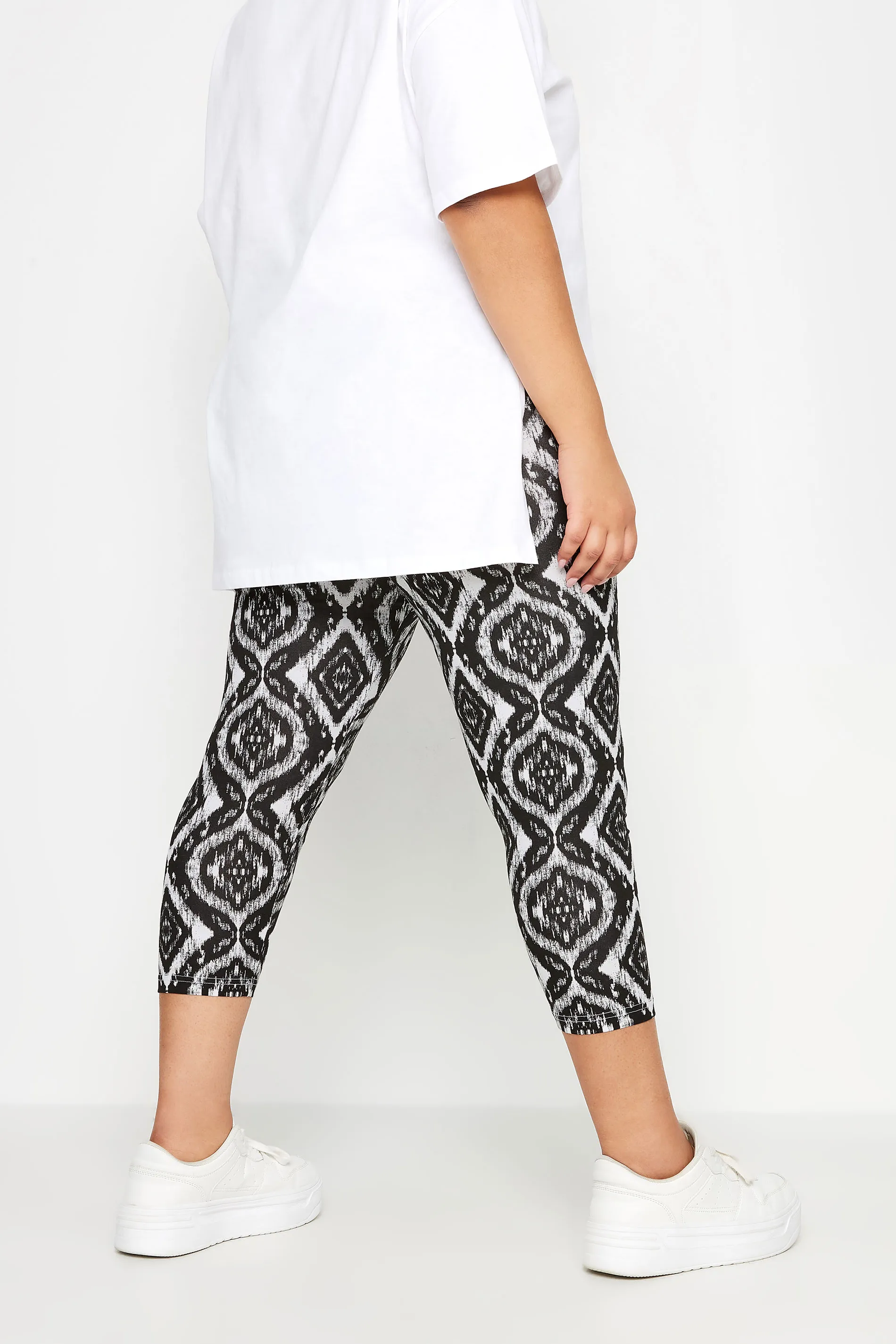 YOURS Curve 2 PACK Black Aztec Print Cropped Leggings