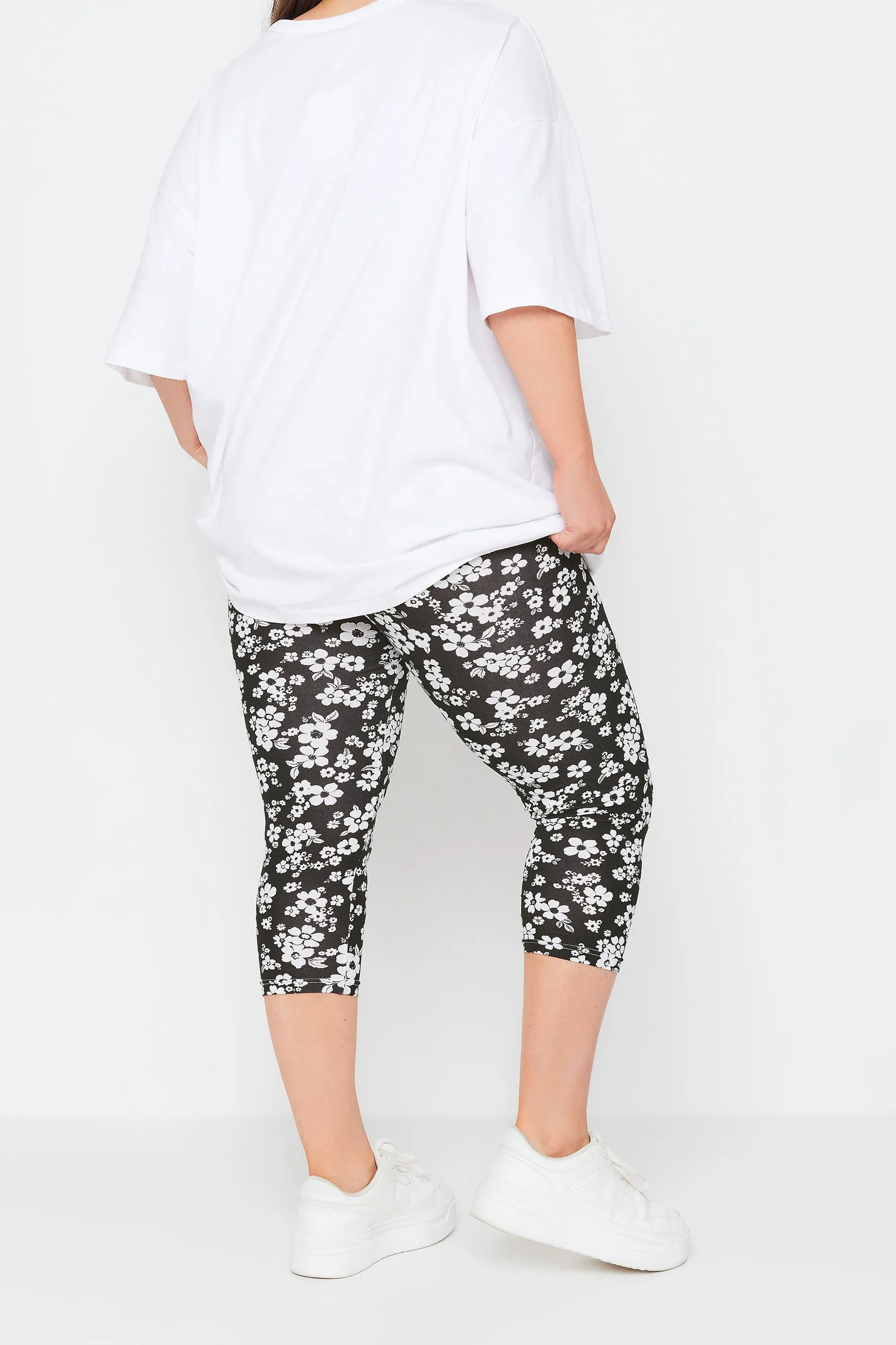 YOURS Curve 2 PACK Black Floral Print Cropped Leggings